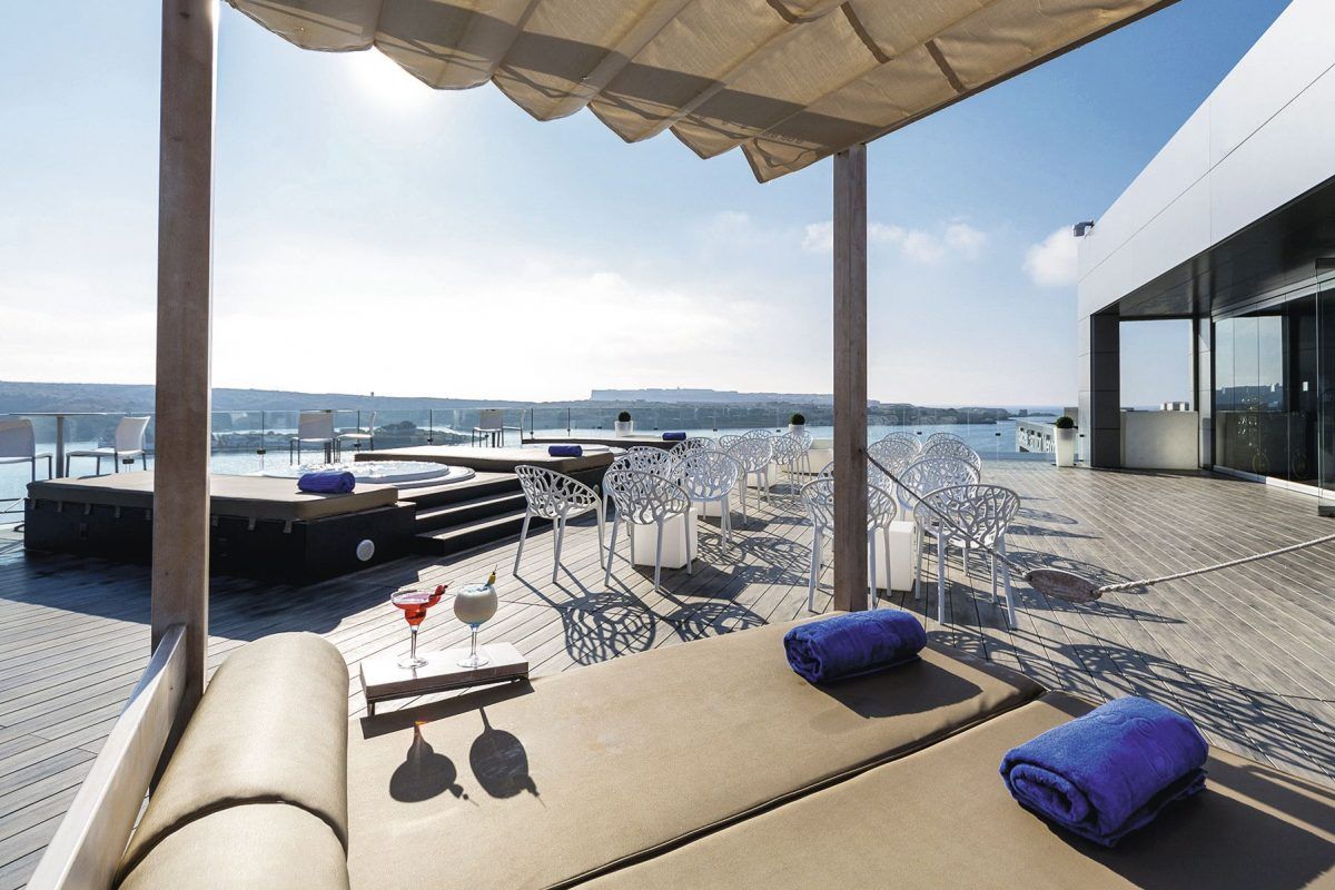 Broonch Massage - Hotel Barceló Portinatx Ibiza.